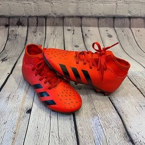 🌻red soccer cleat